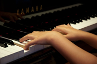 hands on piano